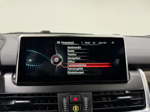 BMW 225i Active Tourer Luxury Line 231PS Steptronic ★ RF-Kamera ★ Head-Up-Display ★ Leder ★ Komfortzugang ★