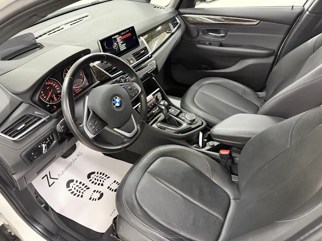 BMW 225i Active Tourer Luxury Line 231PS Steptronic ★ RF-Kamera ★ Head-Up-Display ★ Leder ★ Komfortzugang ★