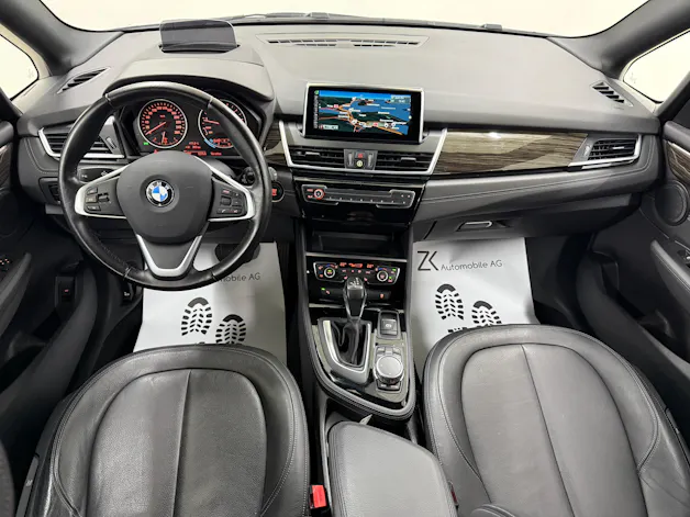 BMW 225i Active Tourer Luxury Line 231PS Steptronic ★ RF-Kamera ★ Head-Up-Display ★ Leder ★ Komfortzugang ★