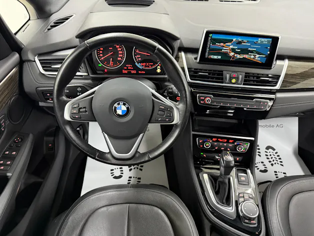 BMW 225i Active Tourer Luxury Line 231PS Steptronic ★ RF-Kamera ★ Head-Up-Display ★ Leder ★ Komfortzugang ★
