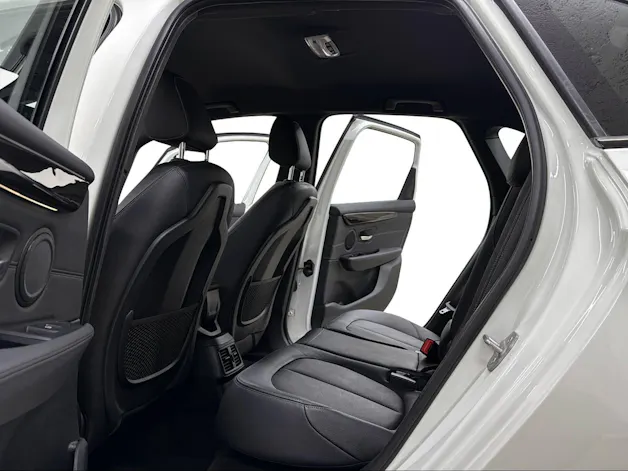 BMW 225i Active Tourer Luxury Line 231PS Steptronic ★ RF-Kamera ★ Head-Up-Display ★ Leder ★ Komfortzugang ★
