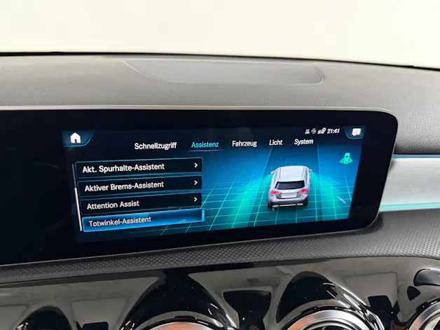 Mercedes-Benz A 200 AMG Line Cosmos Black Metallic 7G-DCT / RF-Kamera / Keyless Go / Leder / Ambientebeleuchtung / Premium-Paket /