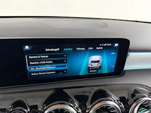 Mercedes-Benz A 200 AMG Line Cosmos Black Metallic 7G-DCT / RF-Kamera / Keyless Go / Leder / Ambientebeleuchtung / Premium-Paket /