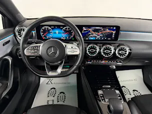 Mercedes-Benz A 200 AMG Line Cosmos Black Metallic 7G-DCT / RF-Kamera / Keyless Go / Leder / Ambientebeleuchtung / Premium-Paket /