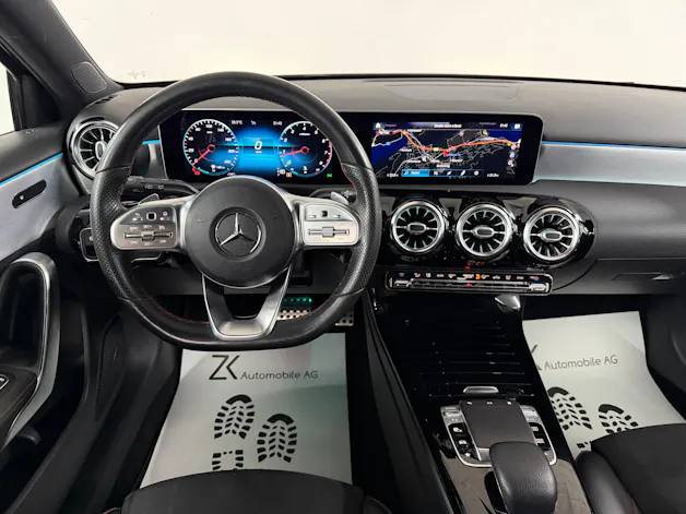 Mercedes-Benz A 200 AMG Line Cosmos Black Metallic 7G-DCT / RF-Kamera / Keyless Go / Leder / Ambientebeleuchtung / Premium-Paket /
