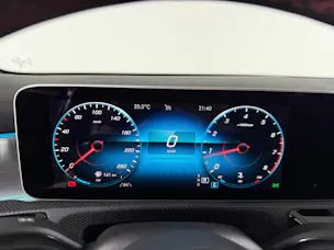 Mercedes-Benz A 200 AMG Line Cosmos Black Metallic 7G-DCT / RF-Kamera / Keyless Go / Leder / Ambientebeleuchtung / Premium-Paket /