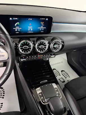 Mercedes-Benz A 200 AMG Line Cosmos Black Metallic 7G-DCT / RF-Kamera / Keyless Go / Leder / Ambientebeleuchtung / Premium-Paket /