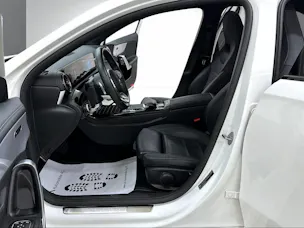 Mercedes-Benz A 180 AMG Line Polarweiss 7G-DCT / 360° Kamera / Panoramadach / Leder / Night Paket /