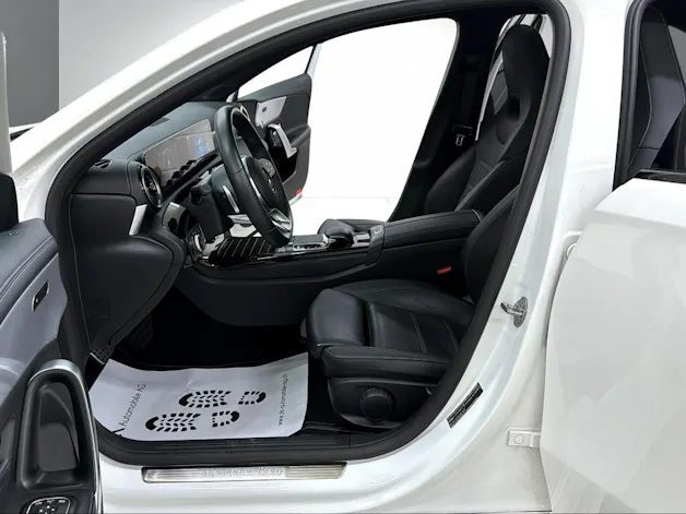 Mercedes-Benz A 180 AMG Line Polarweiss 7G-DCT / 360° Kamera / Panoramadach / Leder / Night Paket /