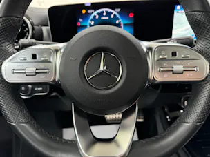 Mercedes-Benz A 180 AMG Line Polarweiss 7G-DCT / 360° Kamera / Panoramadach / Leder / Night Paket /