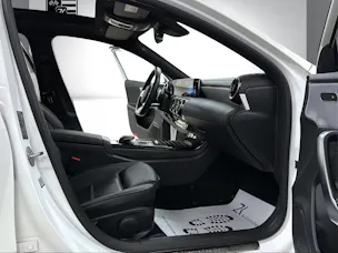 Mercedes-Benz A 180 AMG Line Polarweiss 7G-DCT / 360° Kamera / Panoramadach / Leder / Night Paket /