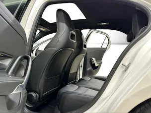 Mercedes-Benz A 180 AMG Line Polarweiss 7G-DCT / 360° Kamera / Panoramadach / Leder / Night Paket /