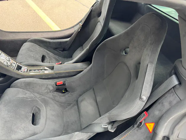 McLaren 650S Coupé 3.8 V8 Carbon Black SSG [ P1 Carbon Racing Seat ] [ Carbon Fibre Interior ] [ Alcantara Trim / Contrast Stitching ]
