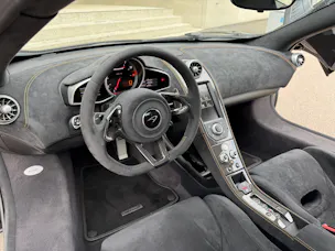 McLaren 650S Coupé 3.8 V8 Carbon Black SSG [ P1 Carbon Racing Seat ] [ Carbon Fibre Interior ] [ Alcantara Trim / Contrast Stitching ]