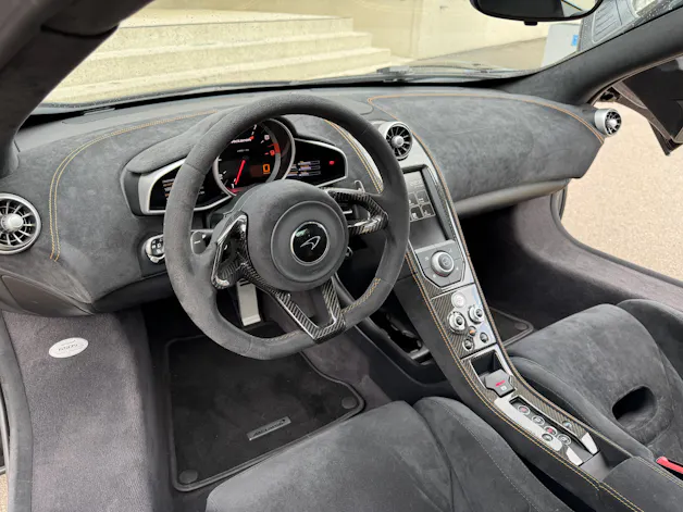 McLaren 650S Coupé 3.8 V8 Carbon Black SSG [ P1 Carbon Racing Seat ] [ Carbon Fibre Interior ] [ Alcantara Trim / Contrast Stitching ]