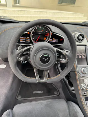 McLaren 650S Coupé 3.8 V8 Carbon Black SSG [ P1 Carbon Racing Seat ] [ Carbon Fibre Interior ] [ Alcantara Trim / Contrast Stitching ]