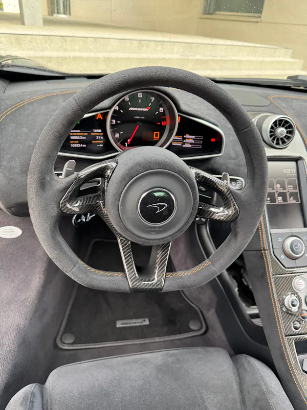McLaren 650S Coupé 3.8 V8 Carbon Black SSG [ P1 Carbon Racing Seat ] [ Carbon Fibre Interior ] [ Alcantara Trim / Contrast Stitching ]