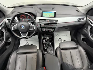 BMW X1 xDrive 25i 231PS PLATIN SILVER xLine Steptronic / Panoramadach / RF-Kamera / Leder / Komfortzugang / Head-Up-Display /