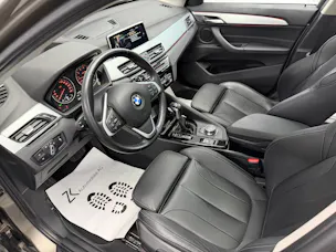 BMW X1 xDrive 25i 231PS PLATIN SILVER xLine Steptronic / Panoramadach / RF-Kamera / Leder / Komfortzugang / Head-Up-Display /