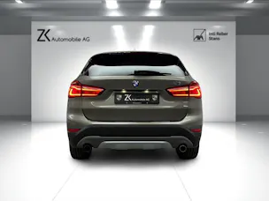 BMW X1 xDrive 25i 231PS PLATIN SILVER xLine Steptronic / Panoramadach / RF-Kamera / Leder / Komfortzugang / Head-Up-Display /