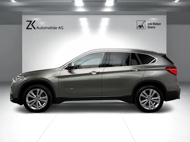 BMW X1 xDrive 25i 231PS PLATIN SILVER xLine Steptronic / Panoramadach / RF-Kamera / Leder / Komfortzugang / Head-Up-Display /