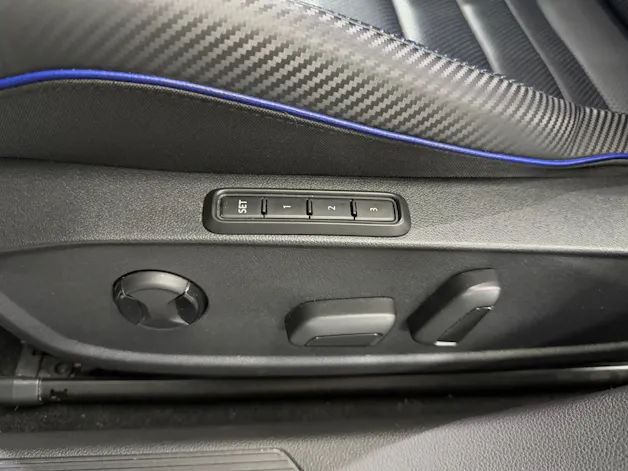 VW Golf Variant 2.0 TSI R-Performance 320PS LAPIZ BLUE DSG 4Motion / RF-Kamera / Leder / Head-Up Display / Keyless / H&K Sound /