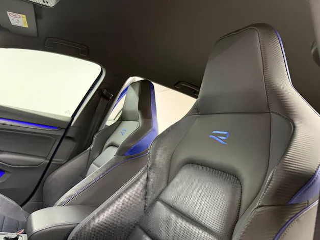 VW Golf Variant 2.0 TSI R-Performance 320PS LAPIZ BLUE DSG 4Motion / RF-Kamera / Leder / Head-Up Display / Keyless / H&K Sound /