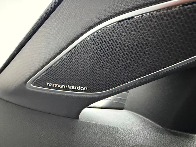 VW Golf Variant 2.0 TSI R-Performance 320PS LAPIZ BLUE DSG 4Motion / RF-Kamera / Leder / Head-Up Display / Keyless / H&K Sound /