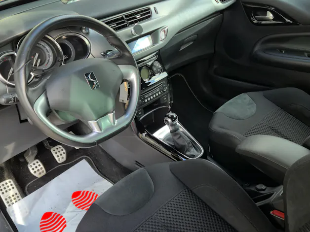 DS Automobiles AUTOMOBILES DS3 1.2 VTi SO Irresistent