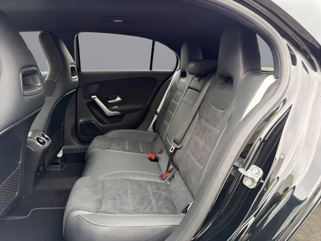 Mercedes-Benz A 250 AMG Line 4m