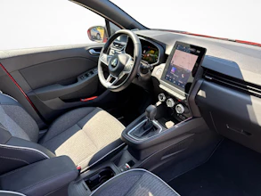 https://vehicle.imgix.net/4397362/35f4de36-d5a3-496f-bb2c-87a4737eaa17.jpg
