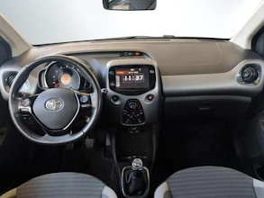https://vehicle.imgix.net/4397425/d242b823-9d75-4249-b992-82fec394872a.jpg