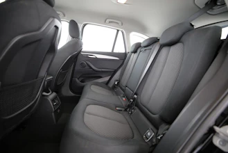 https://vehicle.imgix.net/4397474/0c5aa724-11c1-4f7a-b1e3-a96ed901d773.jpg