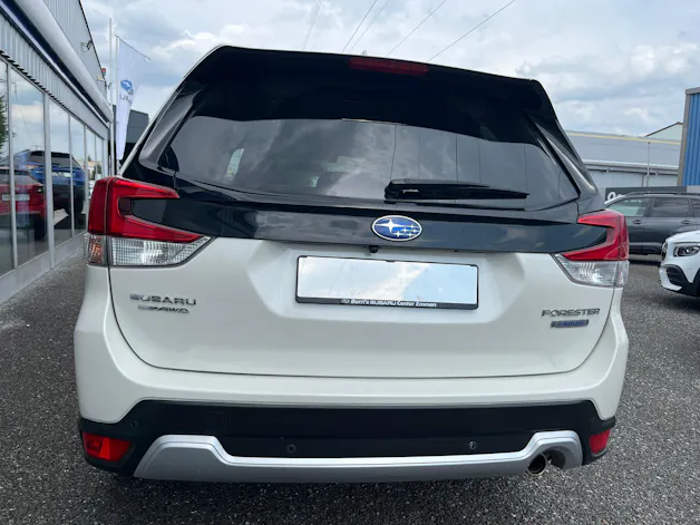 Subaru Forester Station 2.0i e-Boxer Swiss Plus