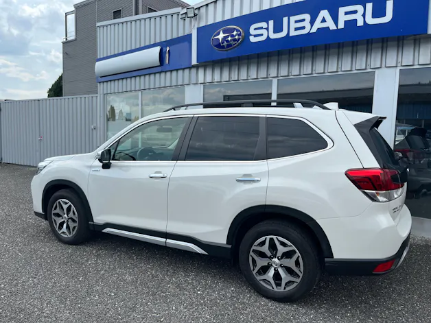 Subaru Forester Station 2.0i e-Boxer Swiss Plus