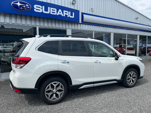 Subaru Forester Station 2.0i e-Boxer Swiss Plus
