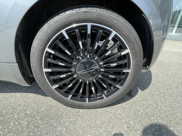 Fiat 500C BEV La Prima