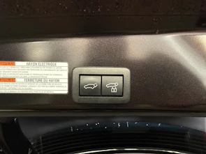 Fahrzeugbild TOYOTA Yaris Cross 1.5 VVT-i HSD Premium