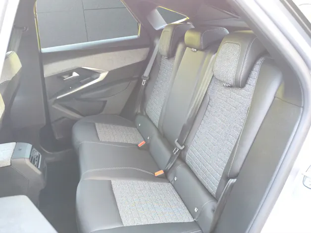 PEUGEOT 3008 1.2 Hybrid Business