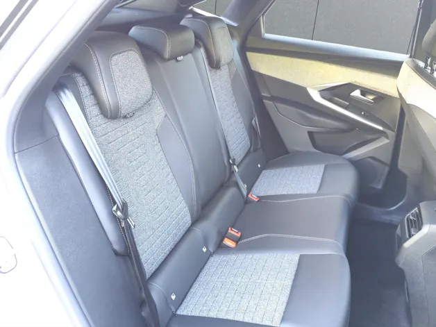 PEUGEOT 3008 1.2 Hybrid Business