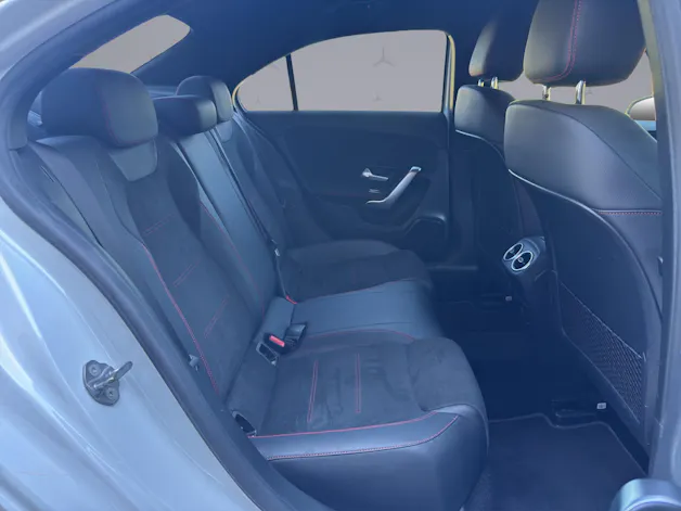 MERCEDES-BENZ A 200 AMG Line Limousine