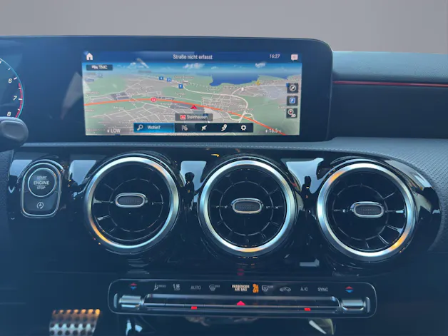 MERCEDES-BENZ A 200 AMG Line Limousine