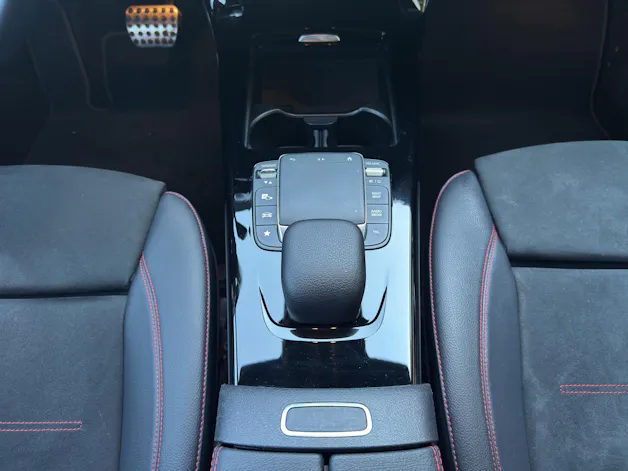 MERCEDES-BENZ A 200 AMG Line Limousine