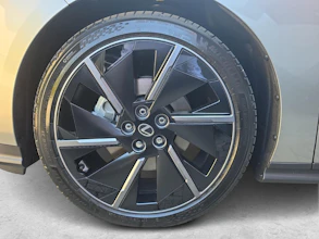 https://vehicle.imgix.net/4397706/203abe2c-2d3a-4738-a898-5e2f17d801e5.jpg