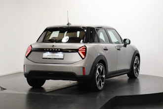 https://vehicle.imgix.net/4397757/486d0d83-ca95-4c50-83b1-cd5b57c14ff8.JPG