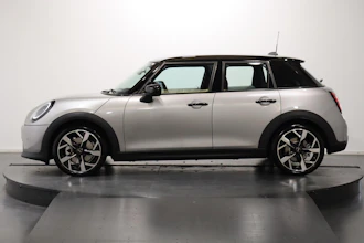 https://vehicle.imgix.net/4397757/e726fc15-393f-46d7-90a4-64c706350329.JPG
