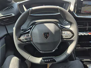 PEUGEOT 208 1.2 Hybrid 145 GT Exclusive