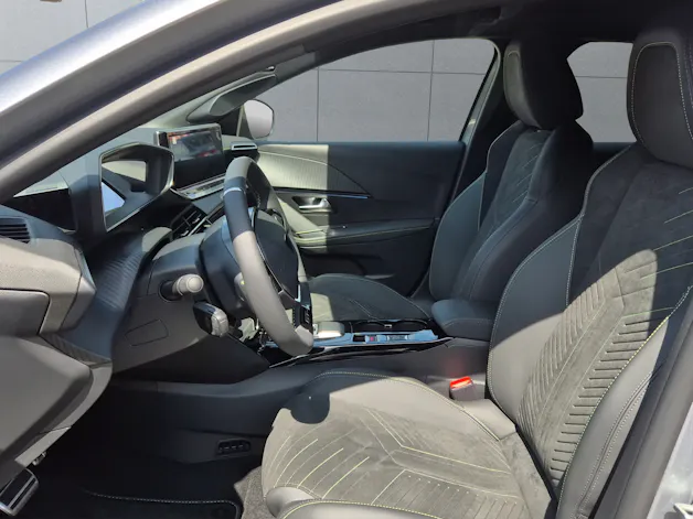 PEUGEOT 208 1.2 Hybrid 145 GT Exclusive