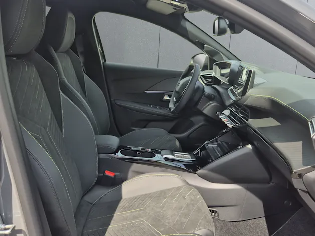 PEUGEOT 208 1.2 Hybrid 145 GT Exclusive