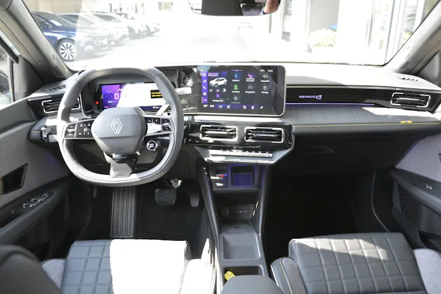 Renault R4 E-Tech Comfort Range iconic